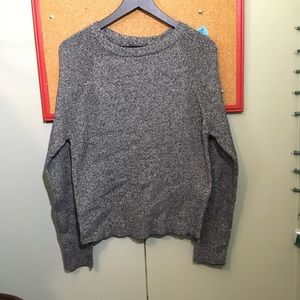 Woman’s long sleeve sweater youth 2x black/white